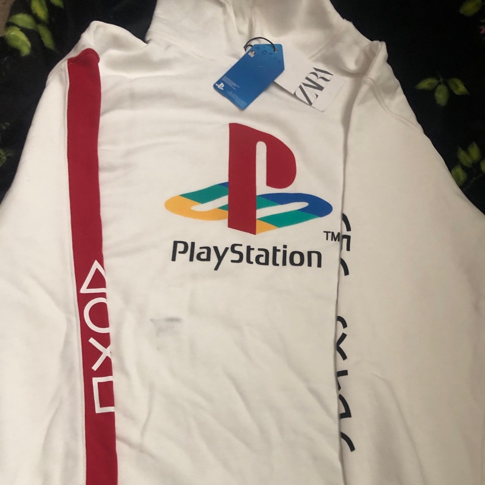 zara playstation hoodie Medium can fit  a small W